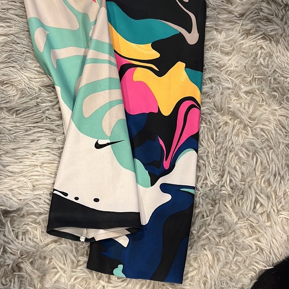 Nike Medium Leggings - Picture 4 of 6